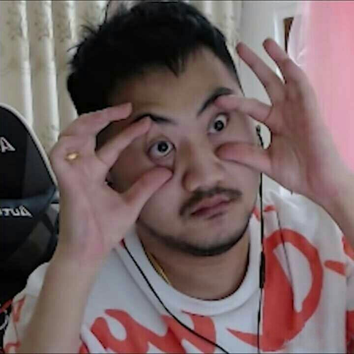 线下展区持 线下展区持